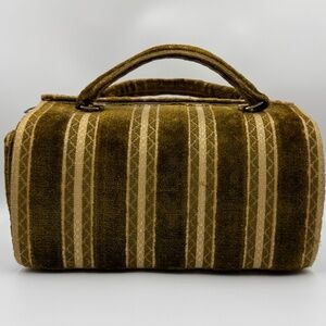 Vintage tapestry barrel handbag with two inside pockets.